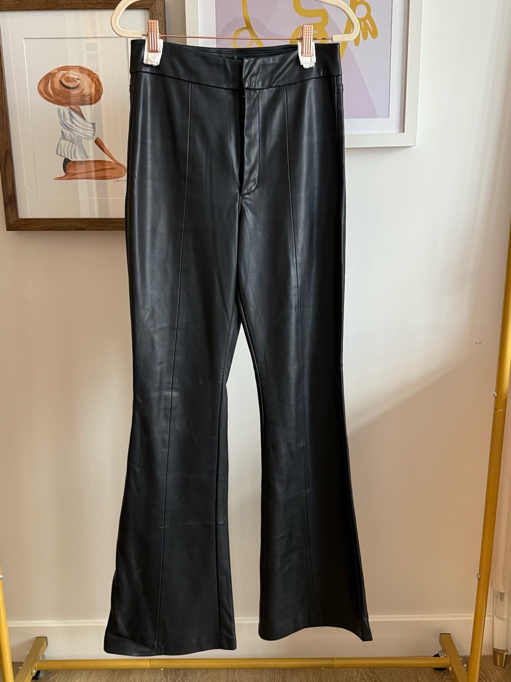 Blank NYC Black Faux Leather High-Waist Flare Pants • 27 - Picture 4 of 6